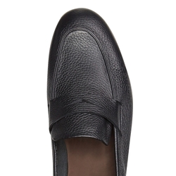 Men’s black leather loafer