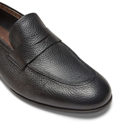 Men’s black leather loafer