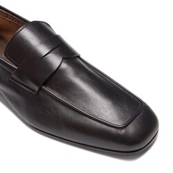 Men’s black leather loafer