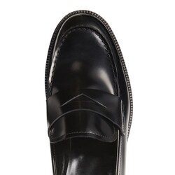 Women's loafer in black leather