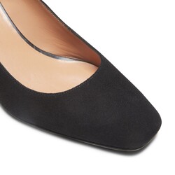Zapato de salón de piel gamuzada color negro