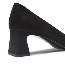 Zapato de salón de piel gamuzada color negro