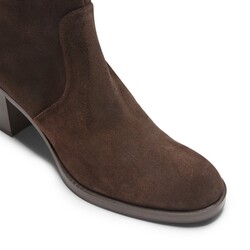 Women’s cocoa-colored suede boot