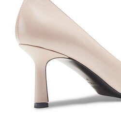 Zapato de salón de piel