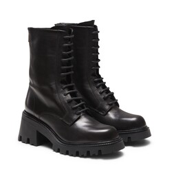Women’s black leather desert boot