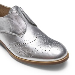 Silver-colored leather Dandy derby