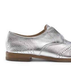 Silver-colored leather Dandy derby