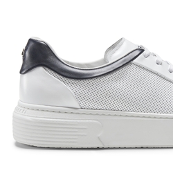 Sneaker in pelle traforata colore bianco