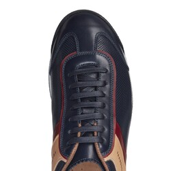 Deportiva de piel perforada color azul marino