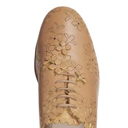 Romantic Flower leather lace-up made of ivory-colored leather