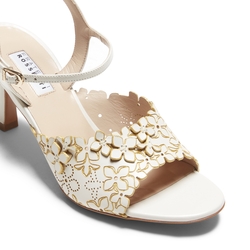 Ivory-colored leather Romantic Flower sandal