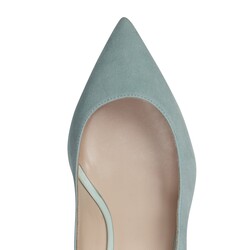 Willow-colored suede pump