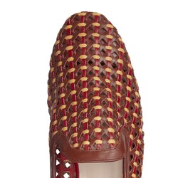 Zapatilla de piel entrelazada color almendra/ cereza