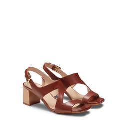 Almond-colored leather sandal