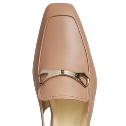 Mocasin slingback de piel color beis natural