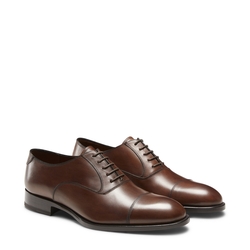 Cap-toe Oxford shoe in chestnut brown leather.