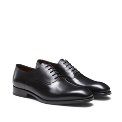 Oxford shoe made of black gradient leather
