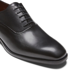 Zapato de estilo inglés de piel difuminada color negro