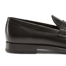Band loafer made of black leather