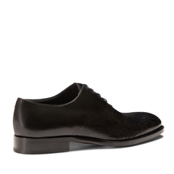 Oxfordschuh für Herren aus schwarz getöntem Leder.