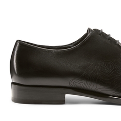Men’s Oxford shoe in black gradient leather.