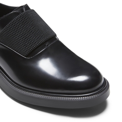 Derby shoe in smooth black leather