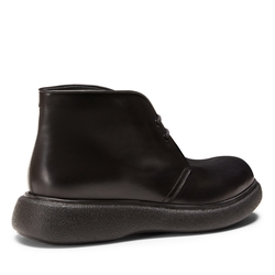 Desert boot in smooth black leather