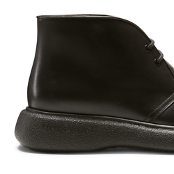 Desert boot in smooth black leather