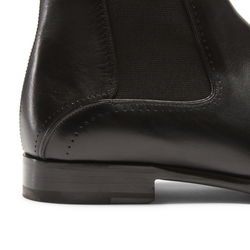 Beatle boot in black hand-buffed leather