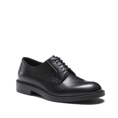 Lace-up derby shoe made of soft black leather with a visible grain